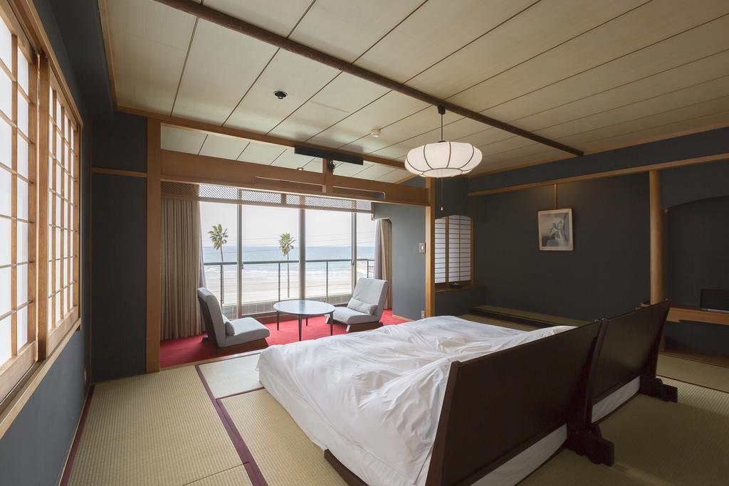 Wakamatsu Chita Hot Spring Resort Минамичита Екстериор снимка
